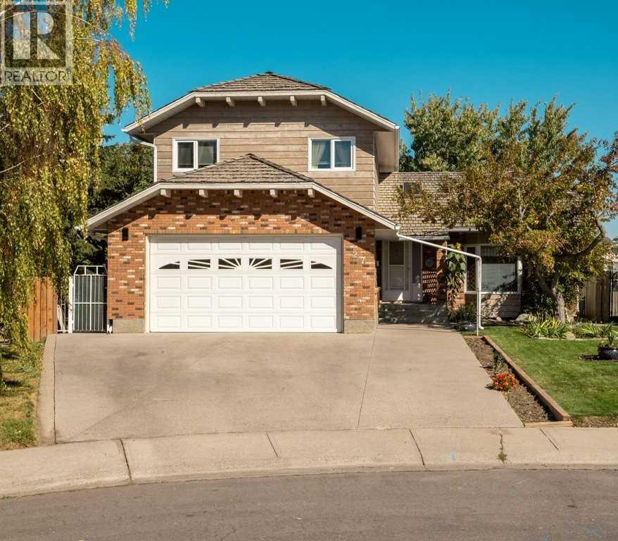 27 Erminerun Place N, Lethbridge, Alberta  T1H 5X6 - Photo 1 - A2260331