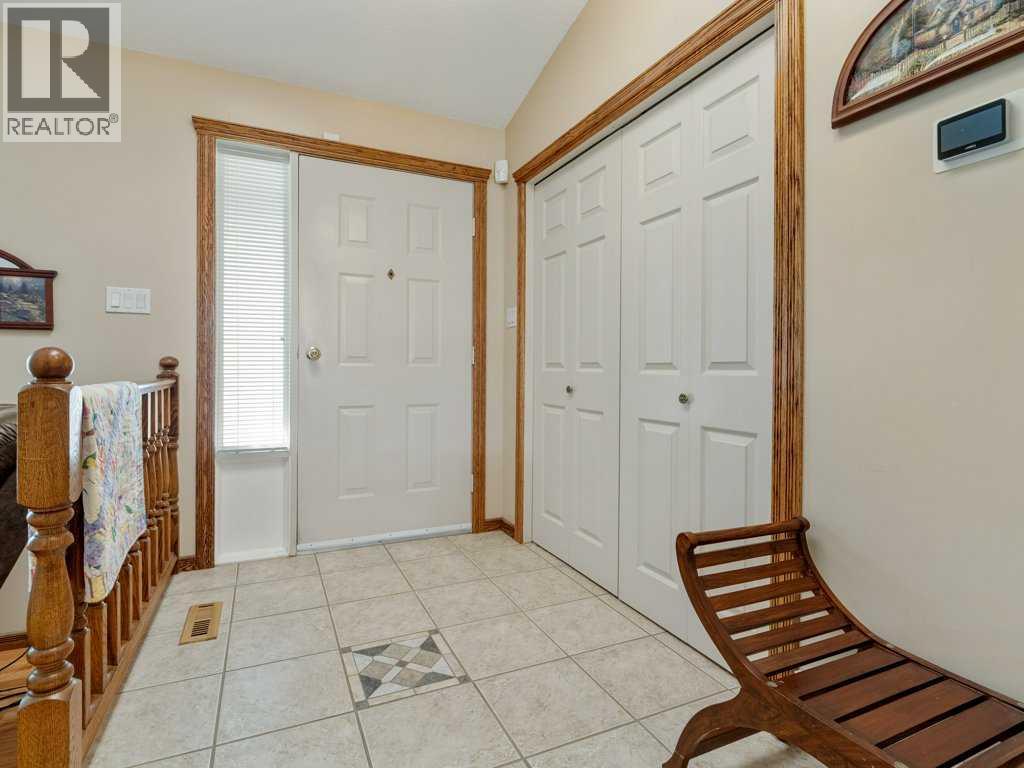 27 Erminerun Place N, Lethbridge, Alberta  T1H 5X6 - Photo 4 - A2260331