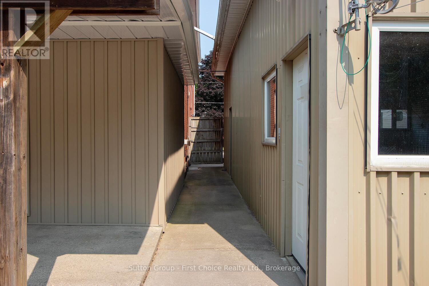 307 Nelson Street, Stratford, Ontario  N5A 2K5 - Photo 39 - X12266728