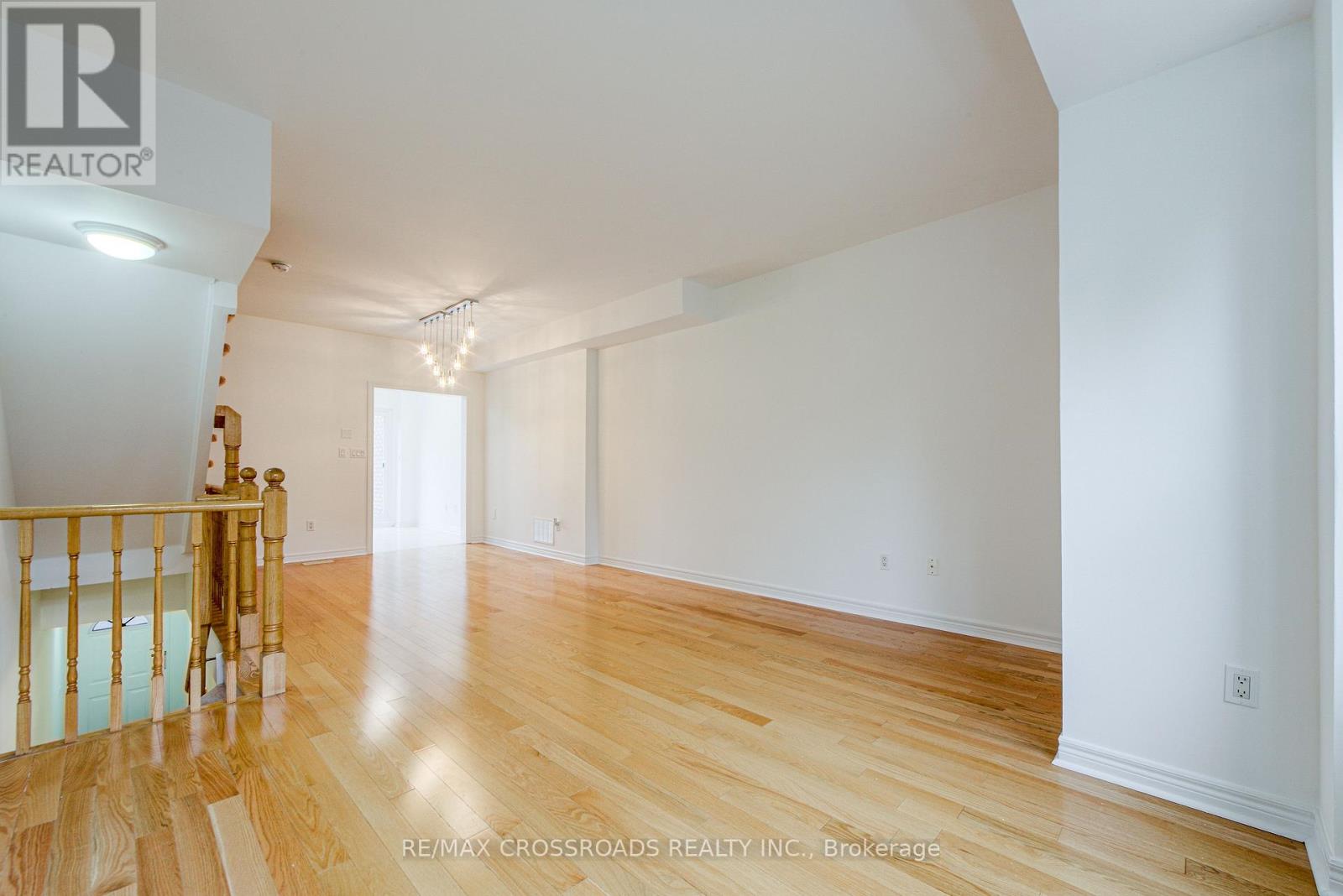 111 Pond Drive, Markham, Ontario  L3T 7V5 - Photo 11 - N12431600