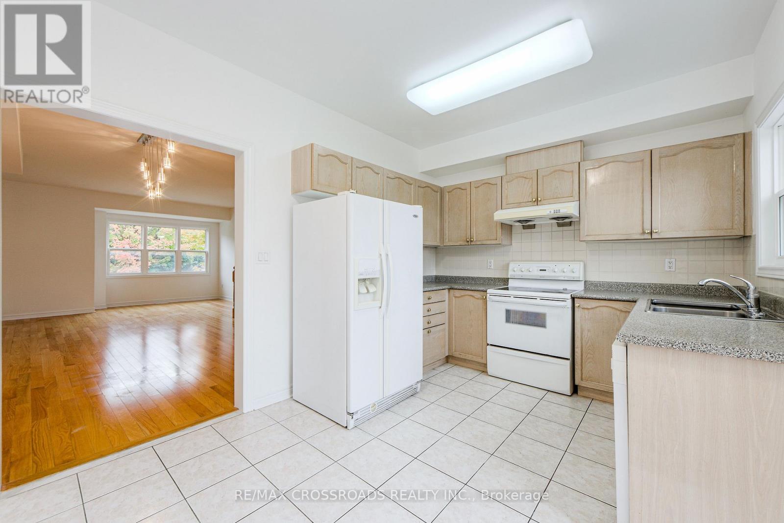 111 Pond Drive, Markham, Ontario  L3T 7V5 - Photo 16 - N12431600
