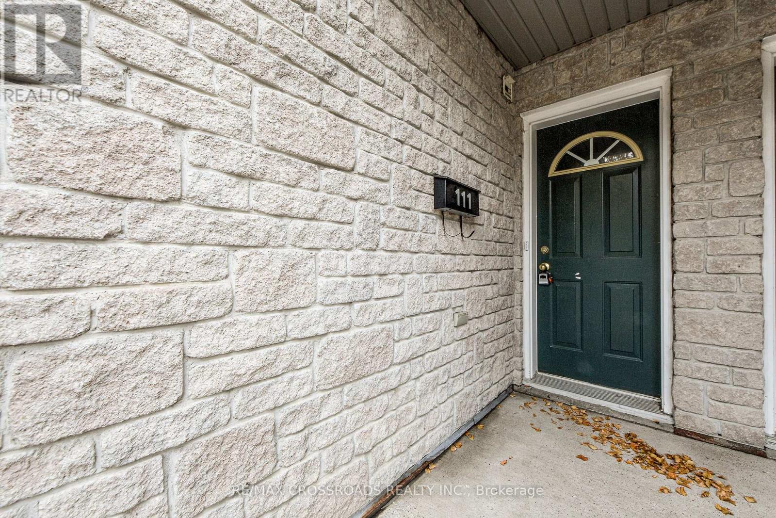 111 Pond Drive, Markham, Ontario  L3T 7V5 - Photo 3 - N12431600