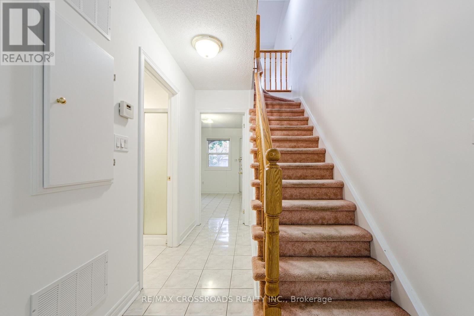 111 Pond Drive, Markham, Ontario  L3T 7V5 - Photo 5 - N12431600