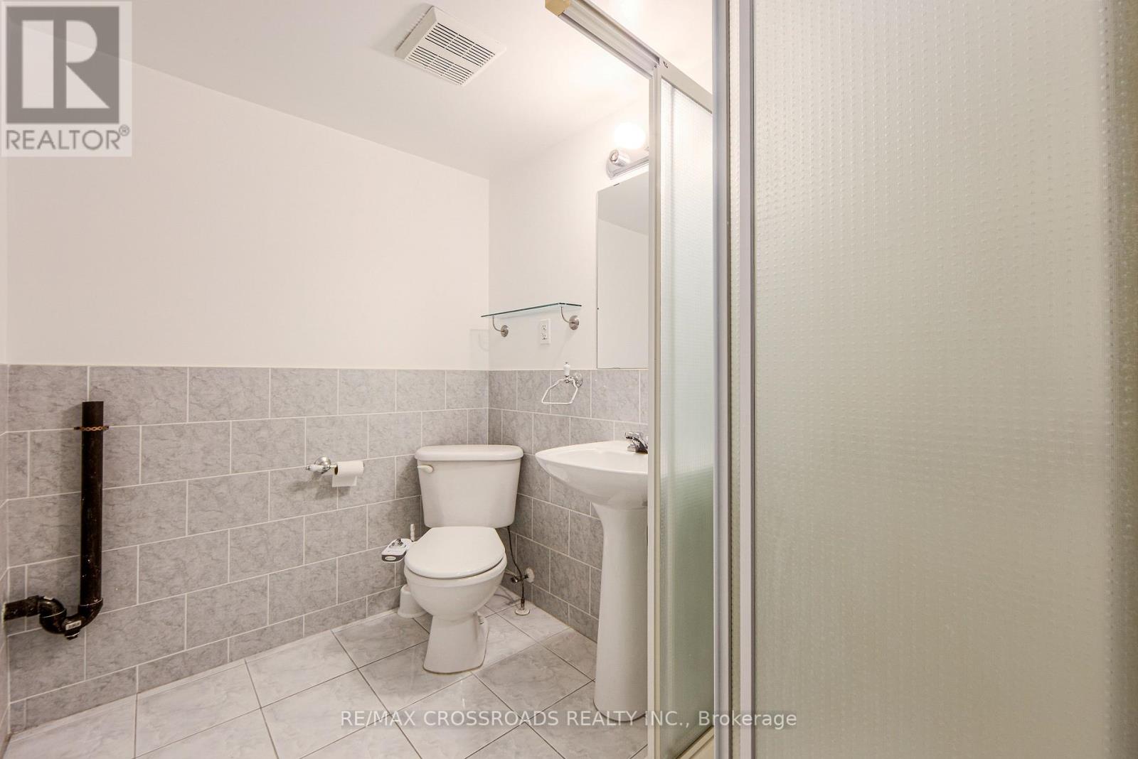 111 Pond Drive, Markham, Ontario  L3T 7V5 - Photo 6 - N12431600