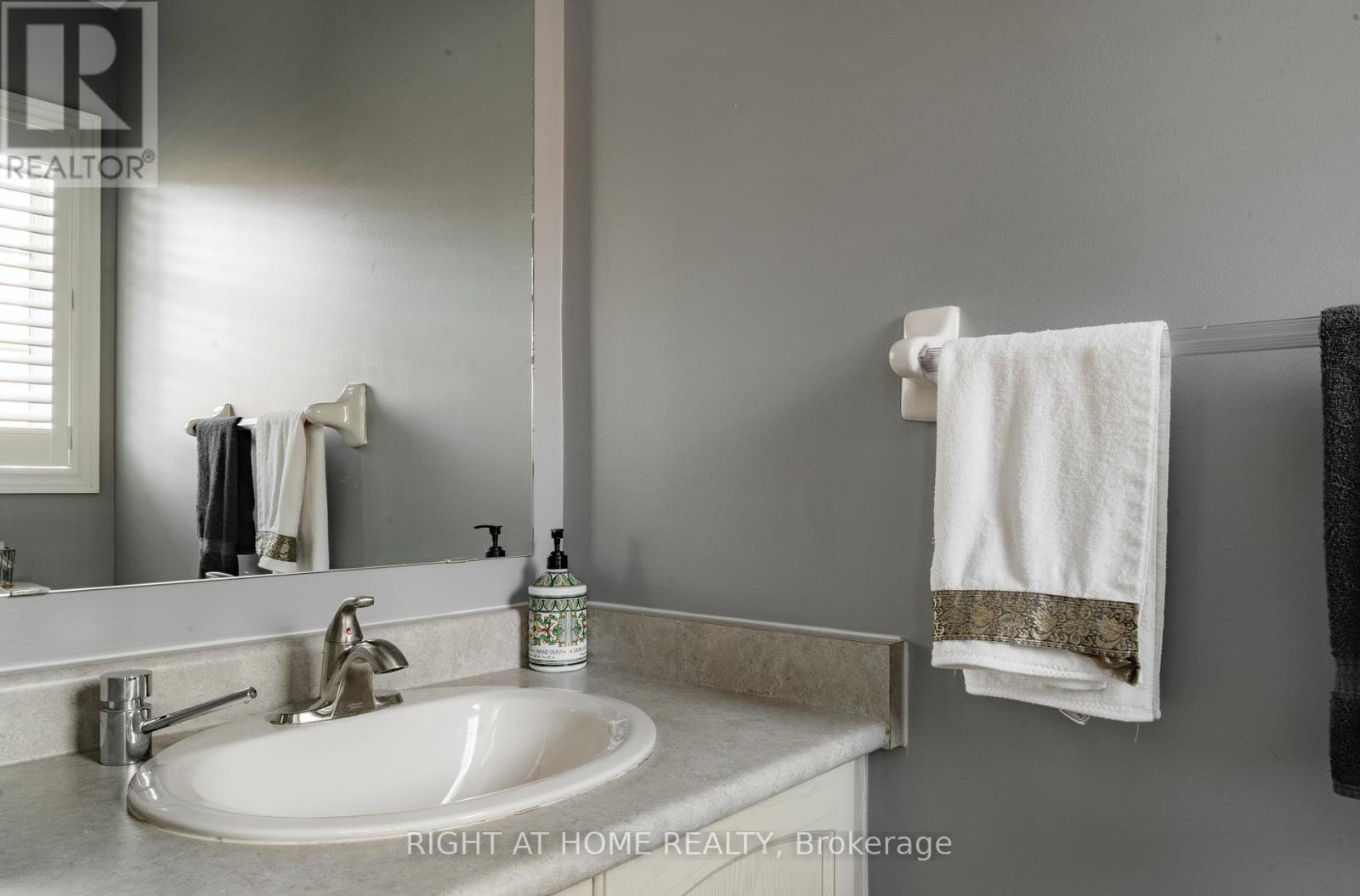 29 - 8 Townwood Drive, Richmond Hill, Ontario  L4E 4X9 - Photo 16 - N12431611