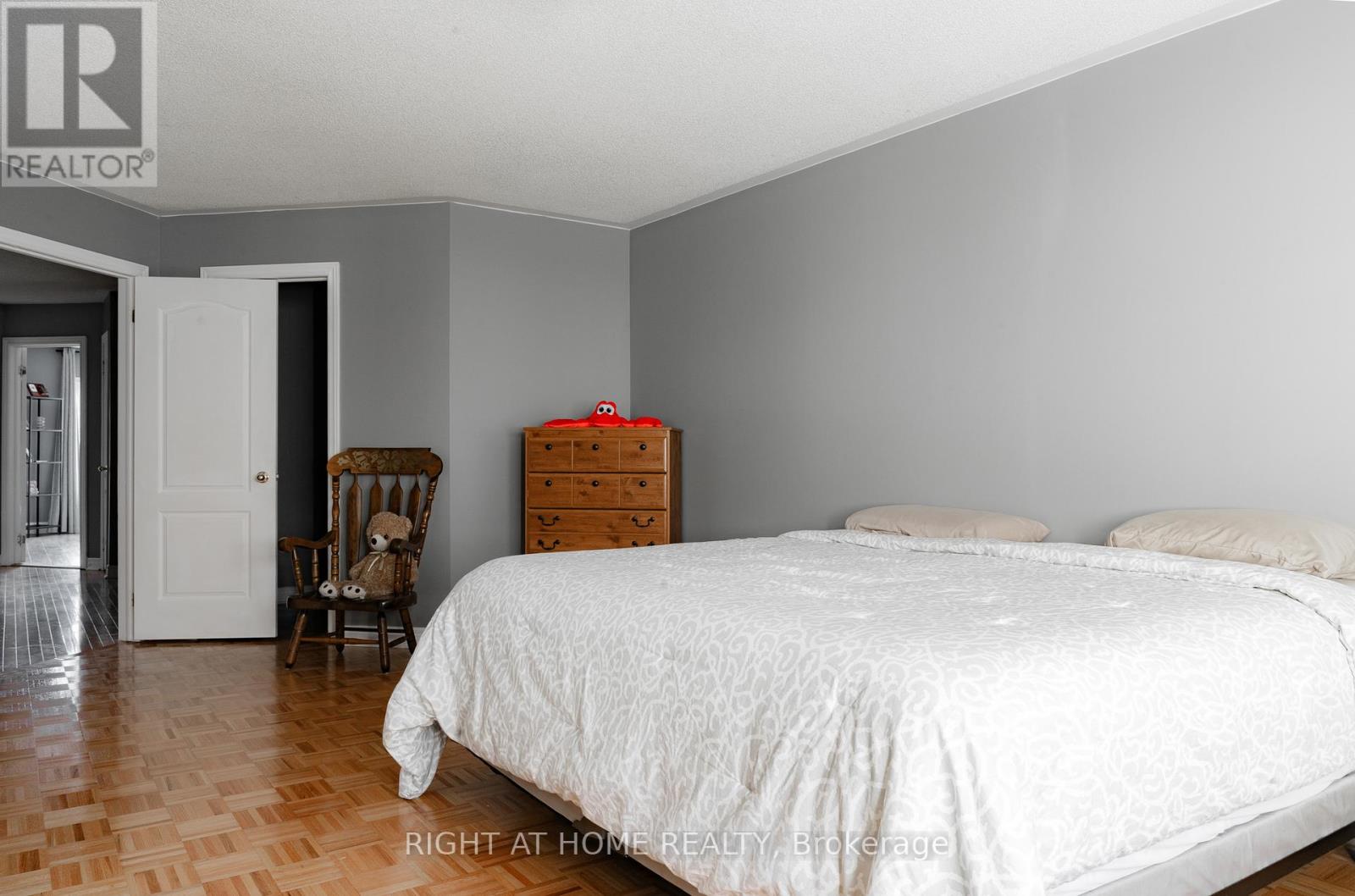 29 - 8 Townwood Drive, Richmond Hill, Ontario  L4E 4X9 - Photo 18 - N12431611