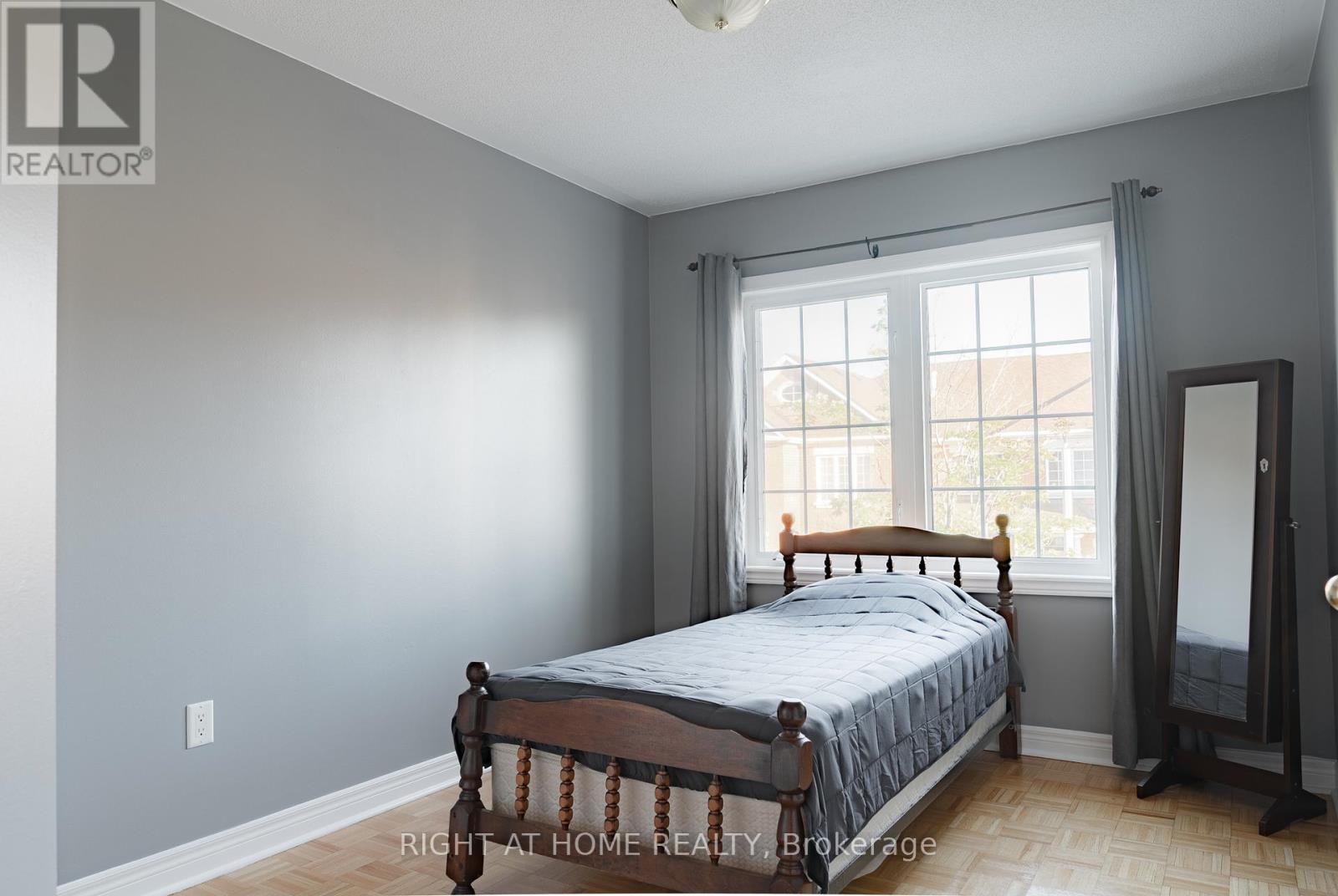 29 - 8 Townwood Drive, Richmond Hill, Ontario  L4E 4X9 - Photo 23 - N12431611
