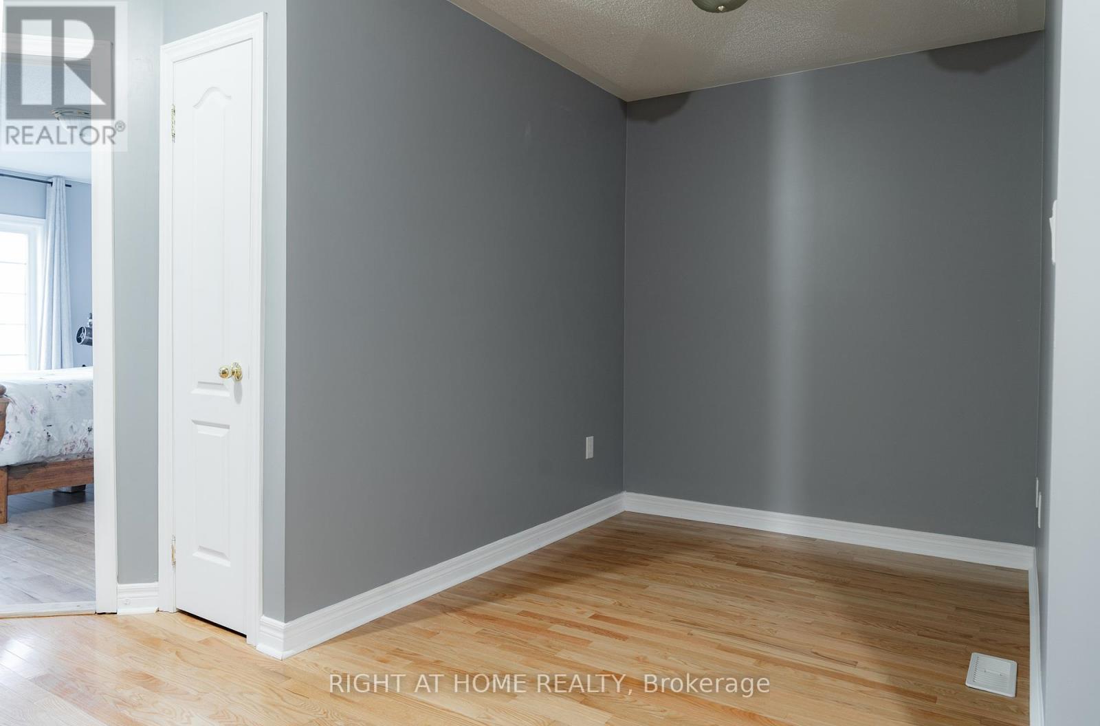 29 - 8 Townwood Drive, Richmond Hill, Ontario  L4E 4X9 - Photo 24 - N12431611