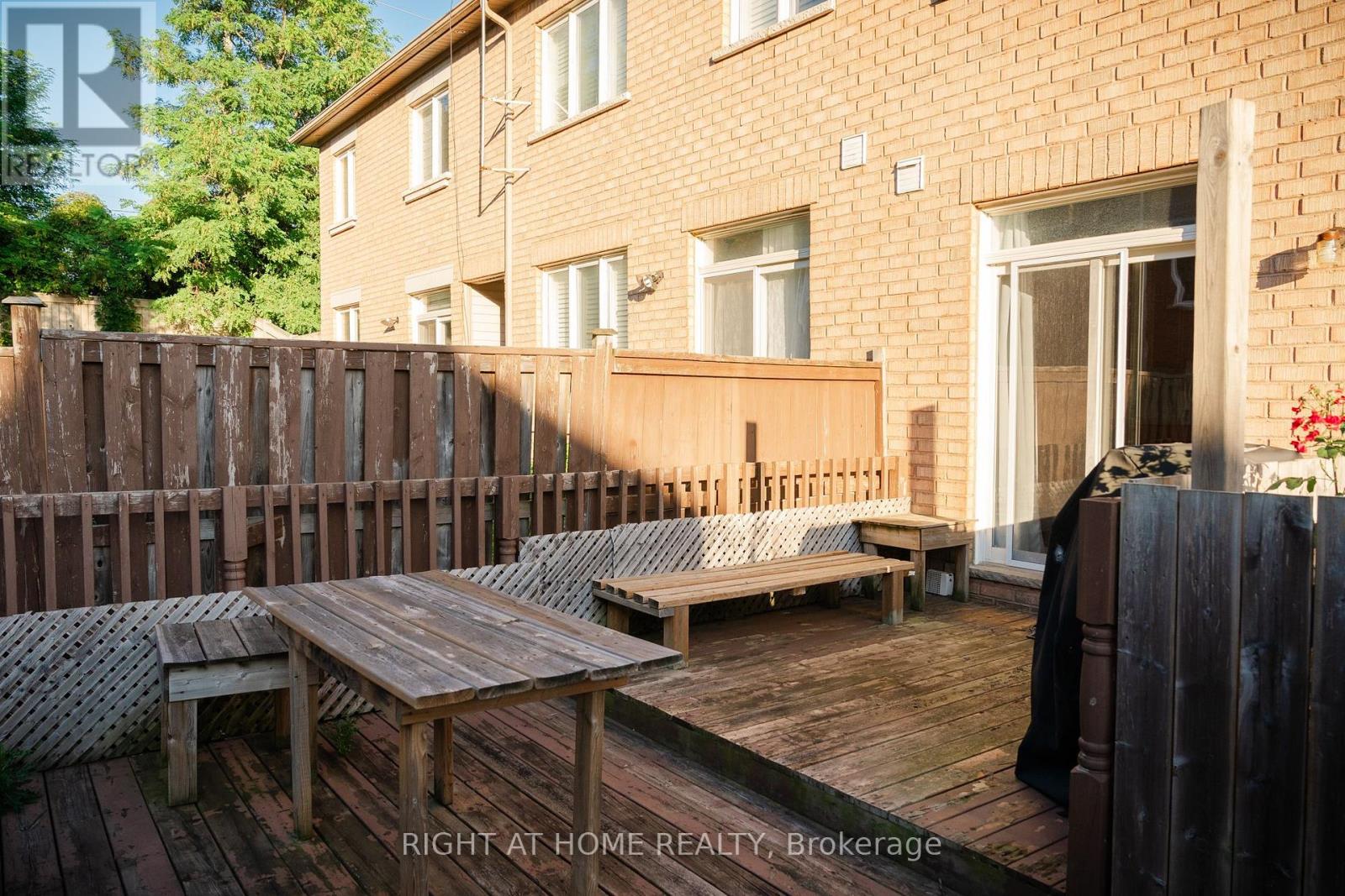 29 - 8 Townwood Drive, Richmond Hill, Ontario  L4E 4X9 - Photo 4 - N12431611