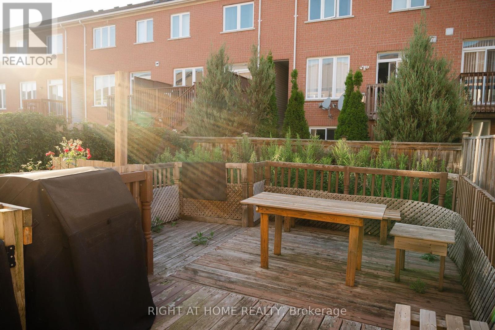 29 - 8 Townwood Drive, Richmond Hill, Ontario  L4E 4X9 - Photo 5 - N12431611