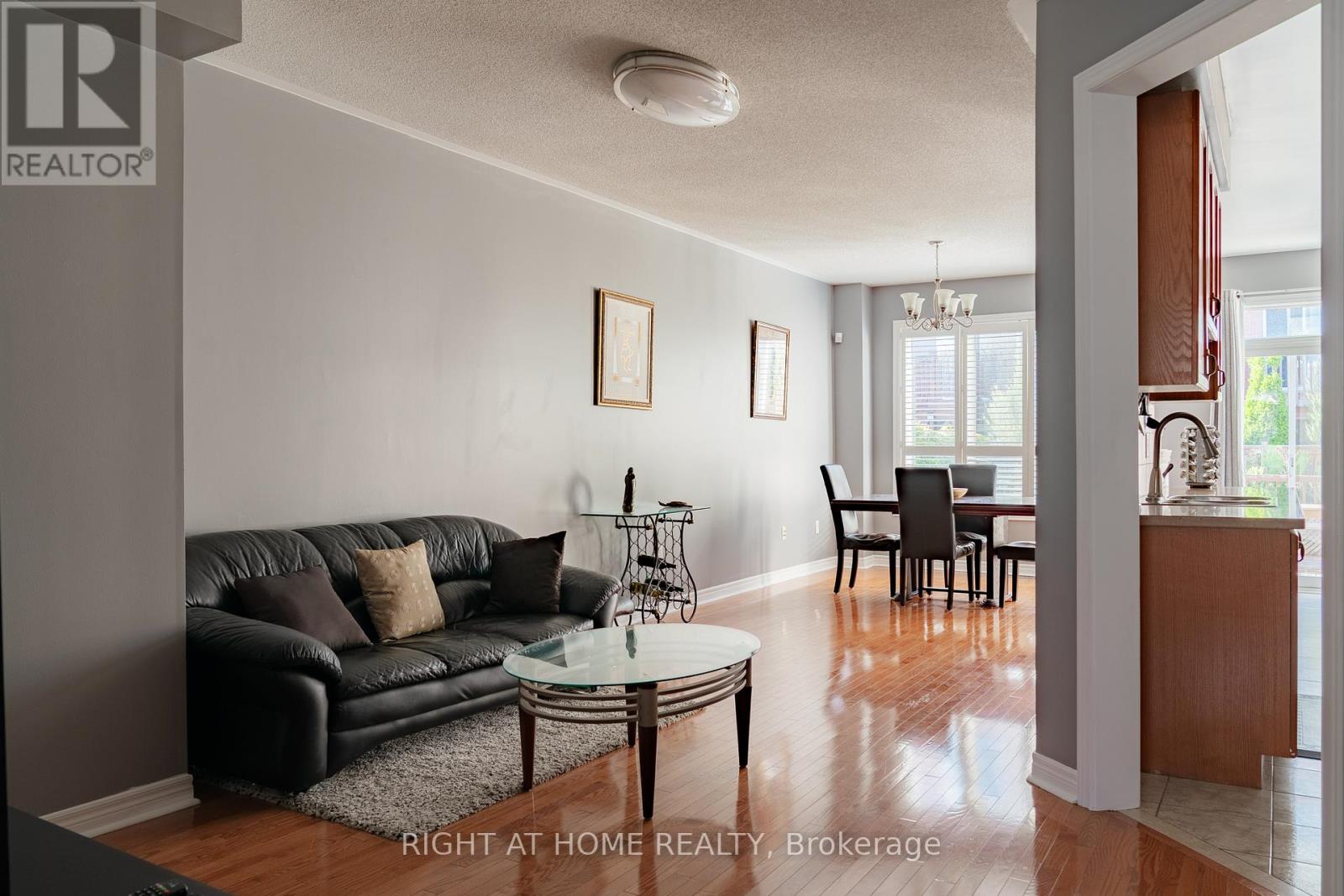 29 - 8 Townwood Drive, Richmond Hill, Ontario  L4E 4X9 - Photo 8 - N12431611