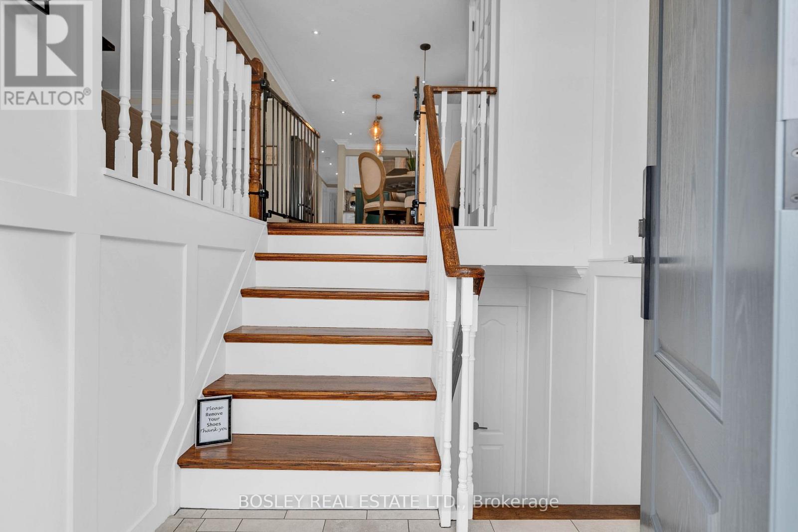 409 Colborne Street, Bradford West Gwillimbury, Ontario  L3Z 2E5 - Photo 3 - N12431618