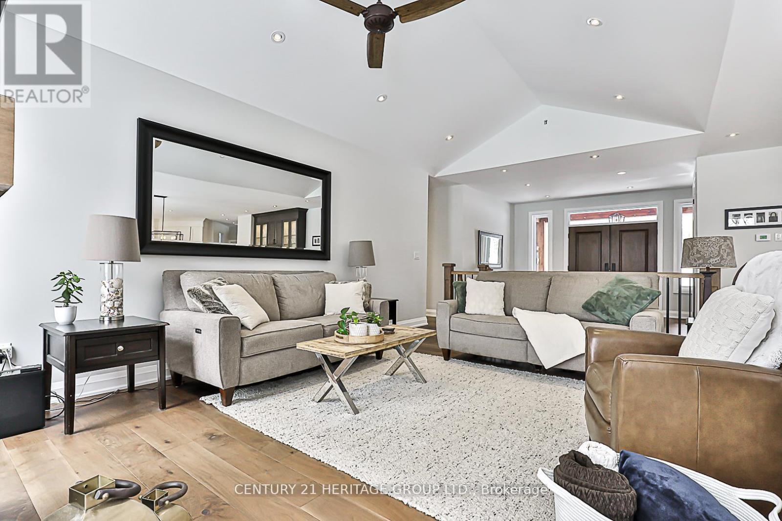 17657 Highway 48, East Gwillimbury, Ontario  L0G 1E0 - Photo 12 - N12431630