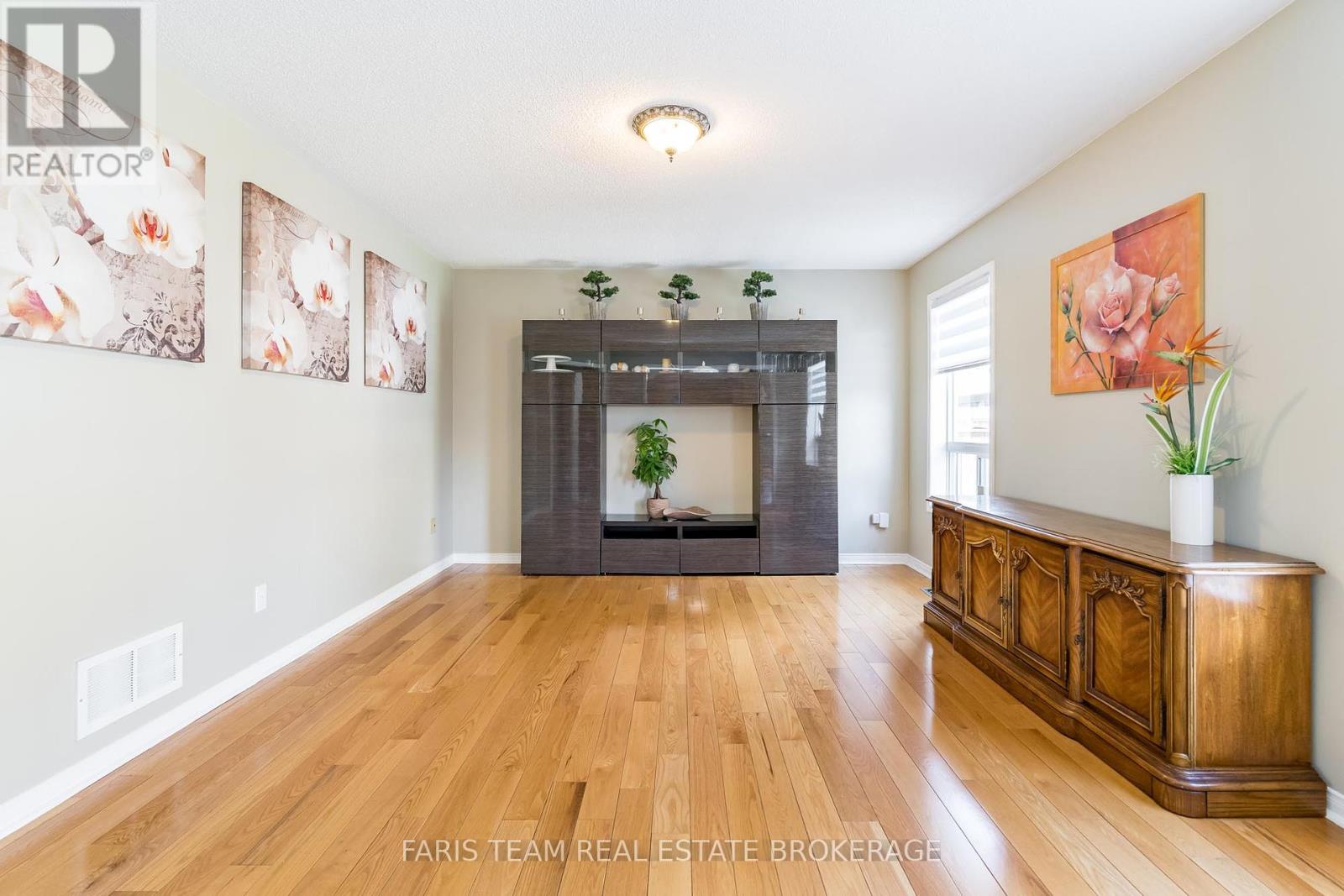 87 Truax Crescent, Essa, Ontario  L3W 0C1 - Photo 11 - N12431648