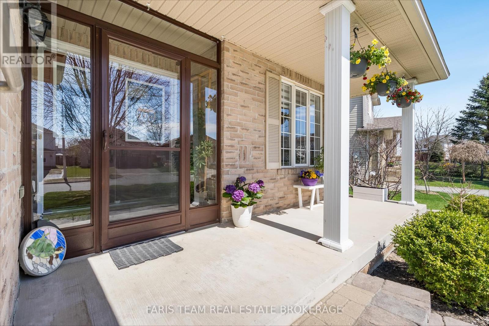 87 Truax Crescent, Essa, Ontario  L3W 0C1 - Photo 4 - N12431648