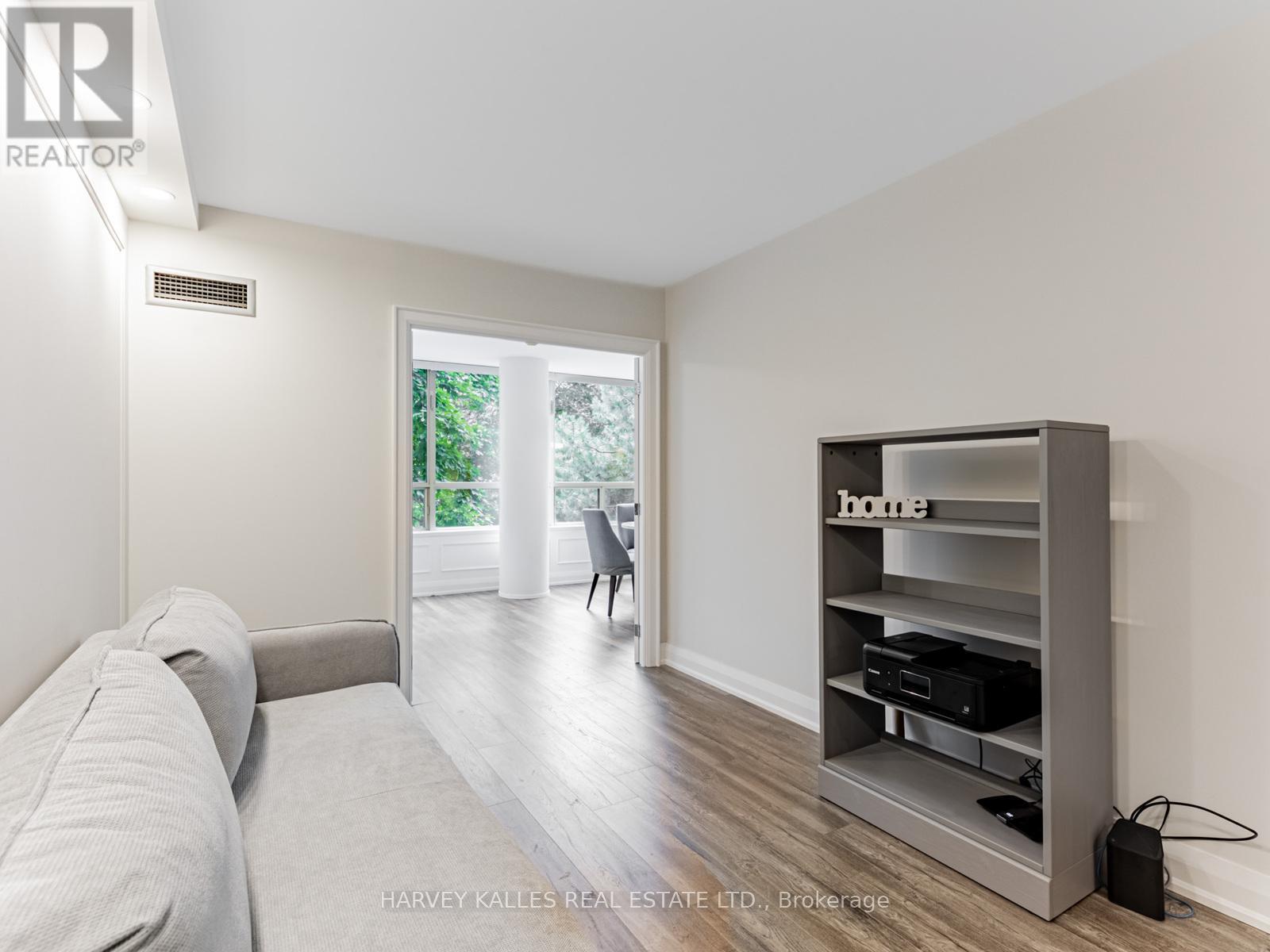 211 - 7 Townsgate Drive, Vaughan, Ontario  L4J 7Z9 - Photo 12 - N12431704