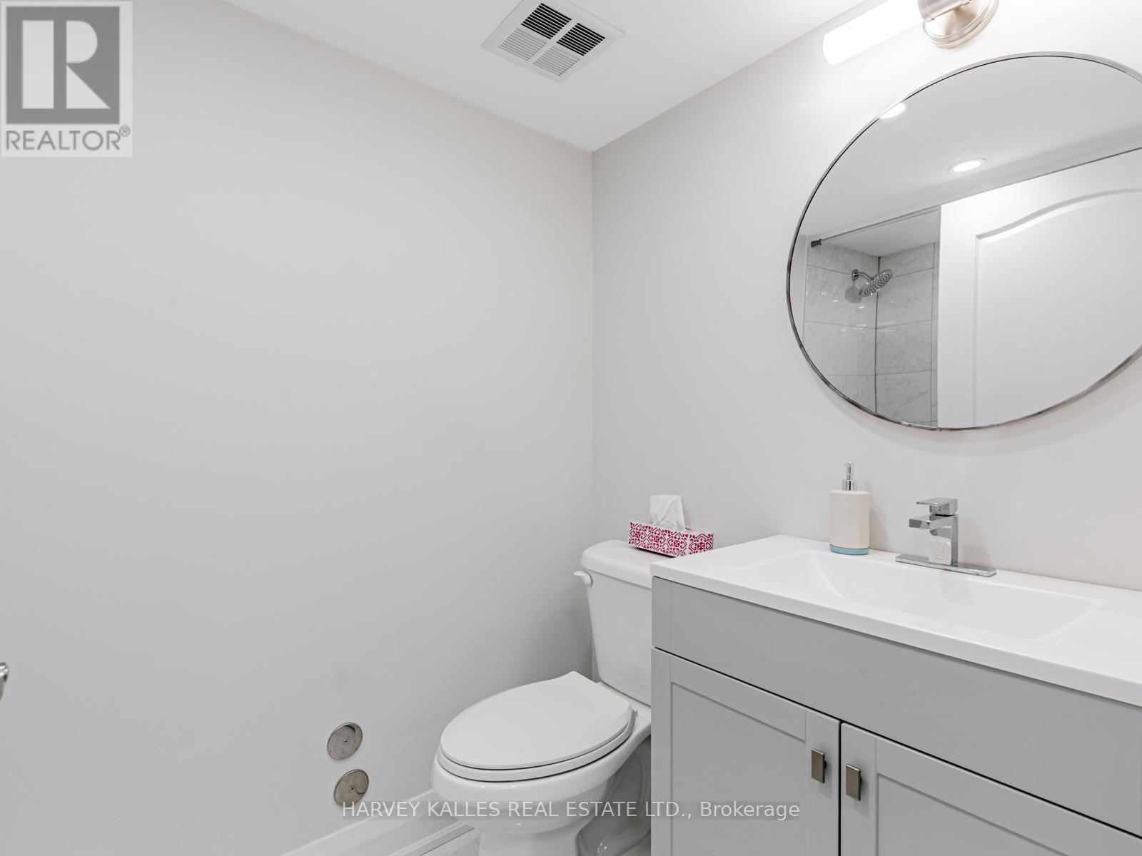211 - 7 Townsgate Drive, Vaughan, Ontario  L4J 7Z9 - Photo 16 - N12431704