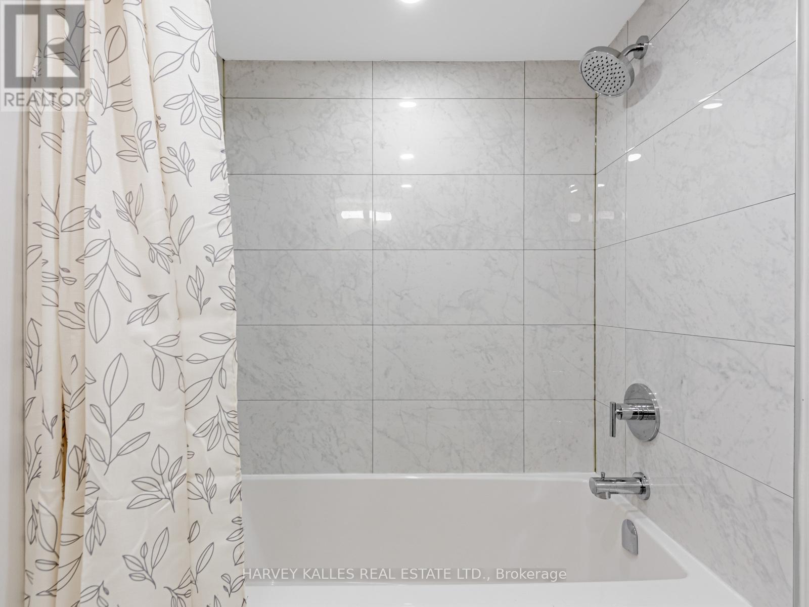 211 - 7 Townsgate Drive, Vaughan, Ontario  L4J 7Z9 - Photo 17 - N12431704