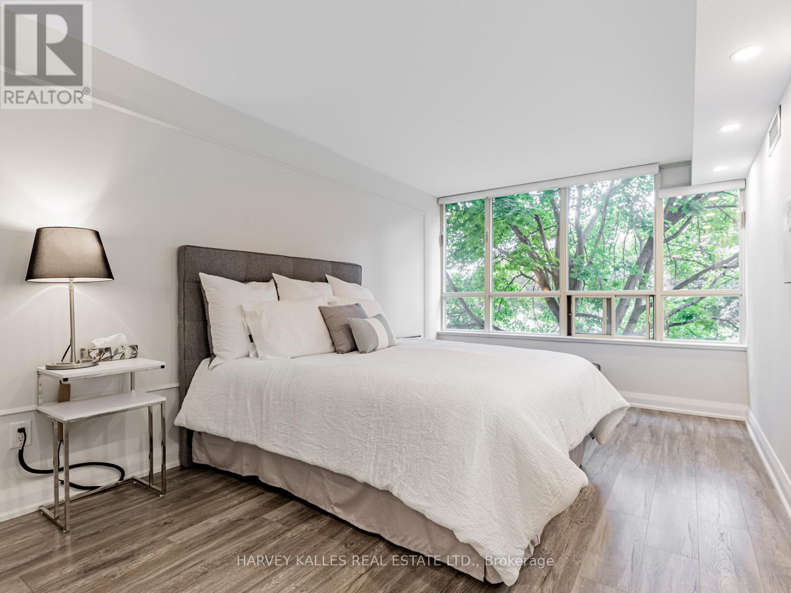 211 - 7 Townsgate Drive, Vaughan, Ontario  L4J 7Z9 - Photo 18 - N12431704