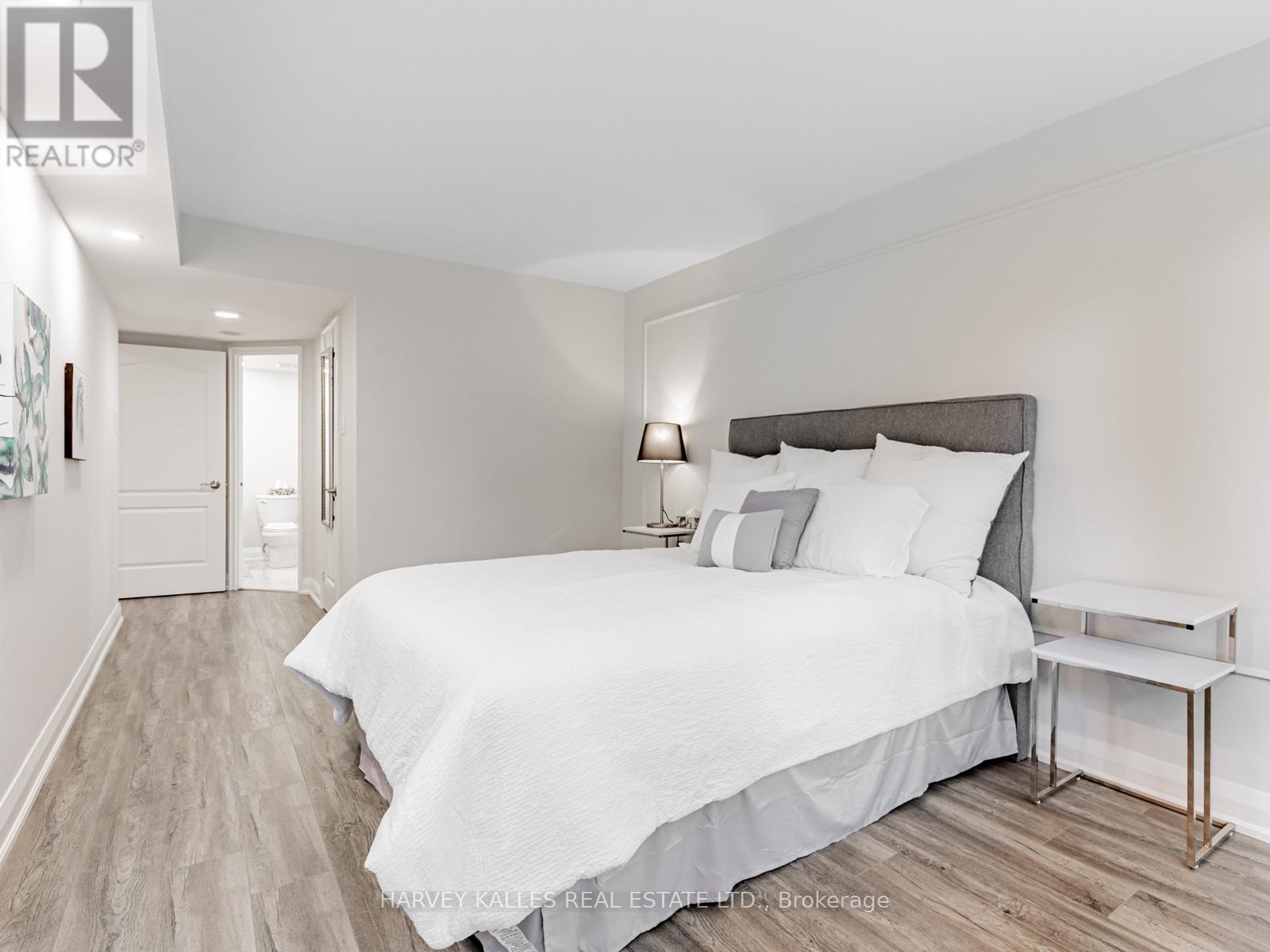 211 - 7 Townsgate Drive, Vaughan, Ontario  L4J 7Z9 - Photo 19 - N12431704