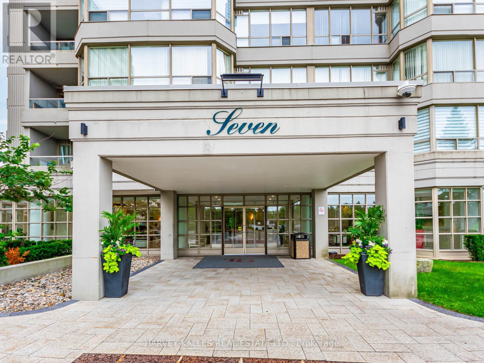 211 - 7 Townsgate Drive, Vaughan, Ontario  L4J 7Z9 - Photo 2 - N12431704