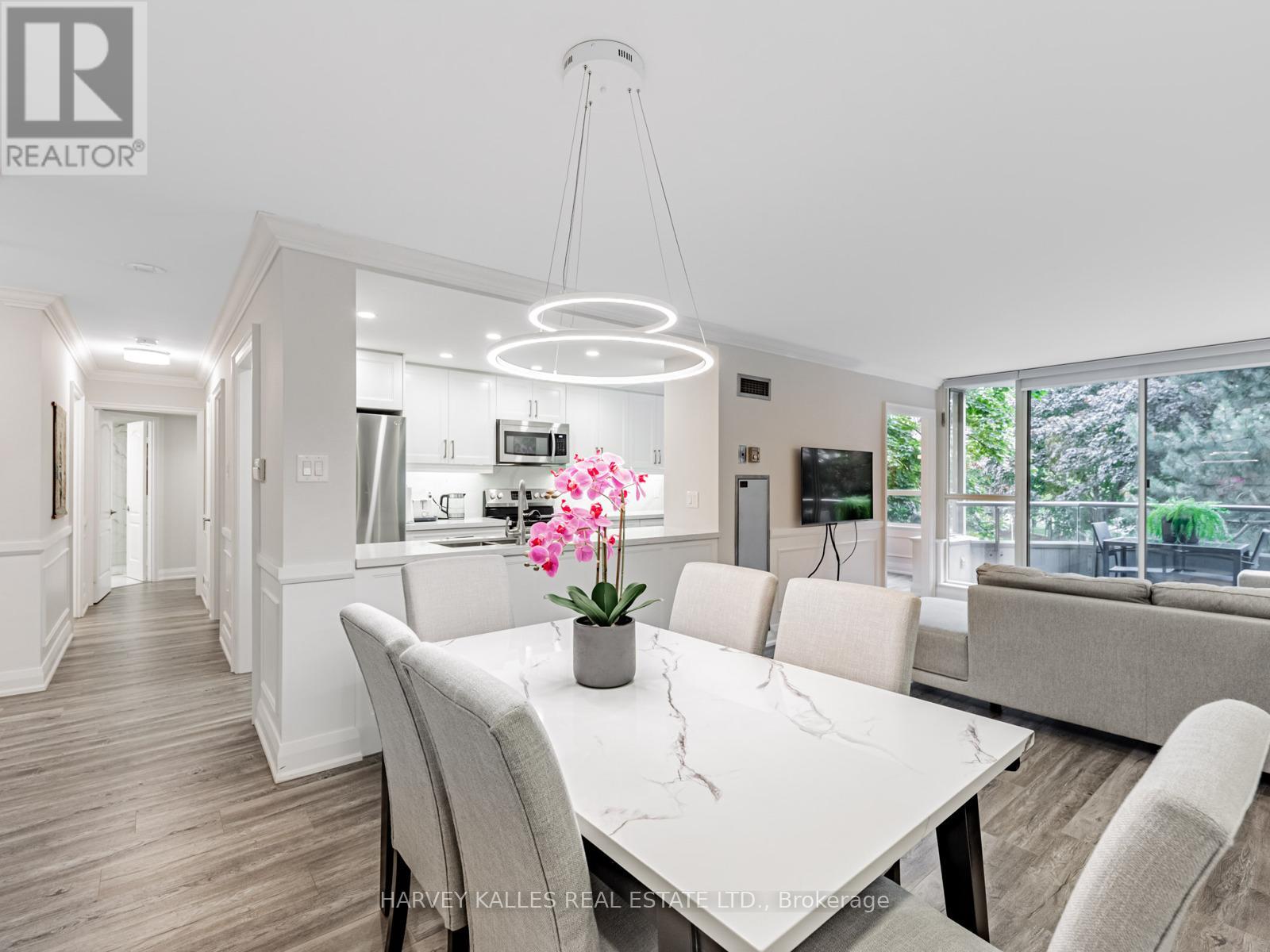 211 - 7 Townsgate Drive, Vaughan, Ontario  L4J 7Z9 - Photo 4 - N12431704