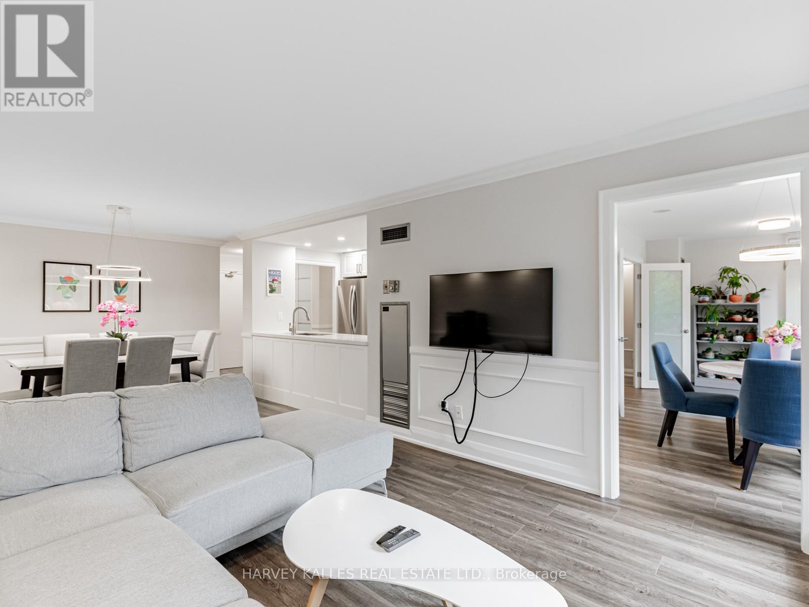211 - 7 Townsgate Drive, Vaughan, Ontario  L4J 7Z9 - Photo 7 - N12431704