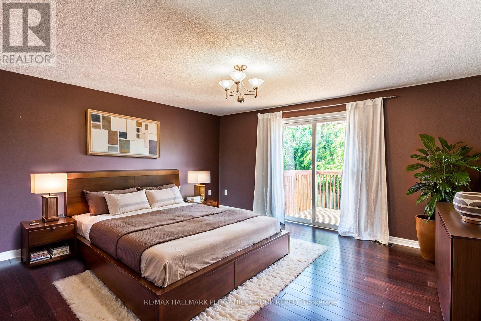261 Mapleton Avenue, Barrie, Ontario  L4N 8T3 - Photo 4 - S12431675