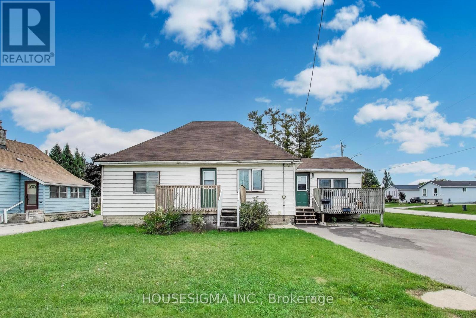 51 James Street E, Orillia, Ontario  L3V 1L3 - Photo 1 - S12431697