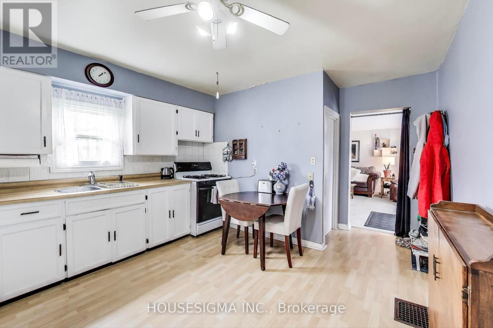 51 James Street E, Orillia, Ontario  L3V 1L3 - Photo 8 - S12431697