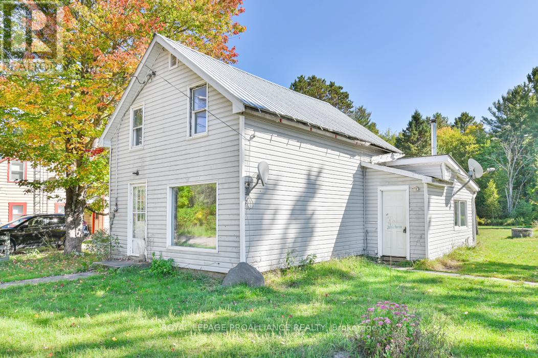16 Glastonbury Road, Addington Highlands, Ontario  K0H 2G0 - Photo 1 - X12388940