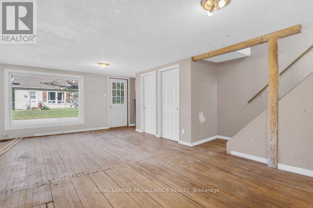 16 Glastonbury Road, Addington Highlands, Ontario  K0H 2G0 - Photo 11 - X12388940