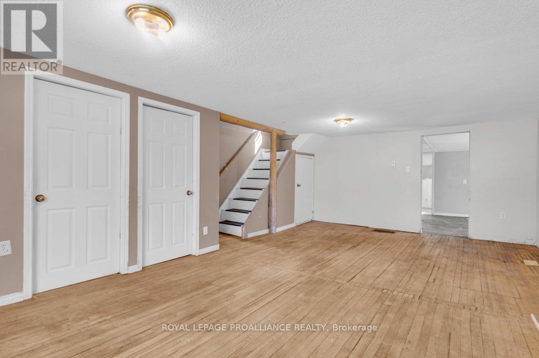 16 Glastonbury Road, Addington Highlands, Ontario  K0H 2G0 - Photo 13 - X12388940