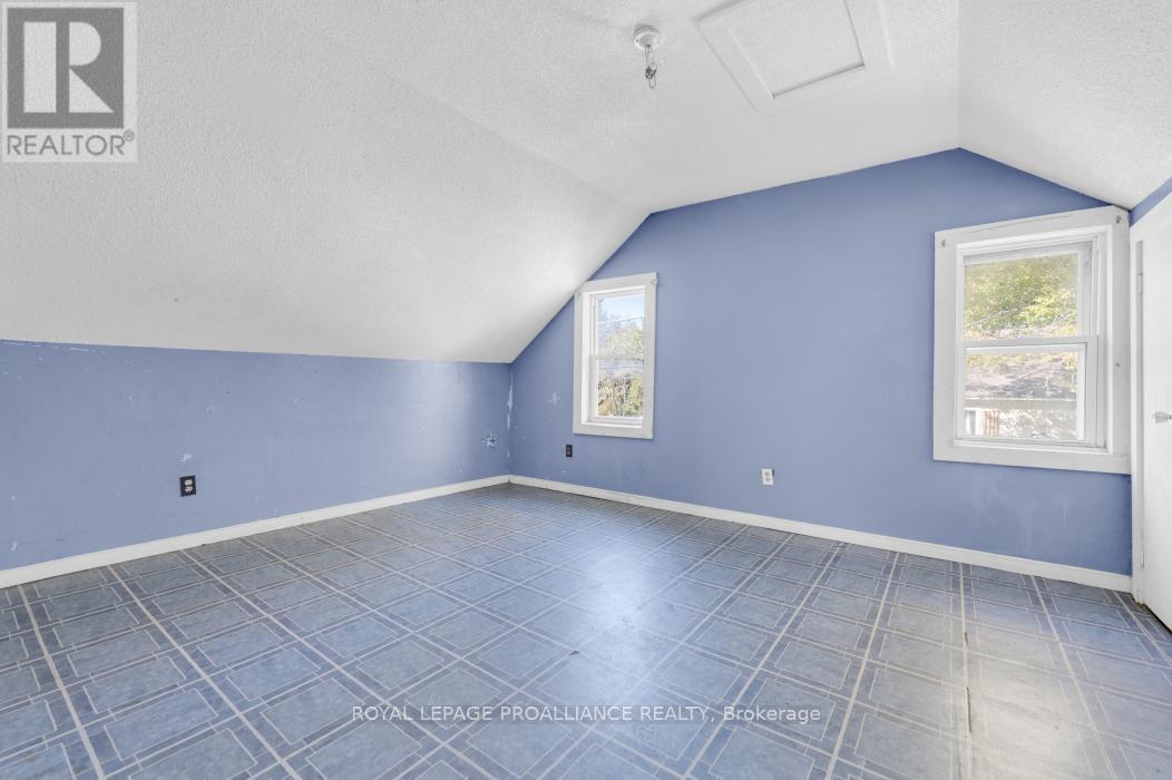 16 Glastonbury Road, Addington Highlands, Ontario  K0H 2G0 - Photo 15 - X12388940