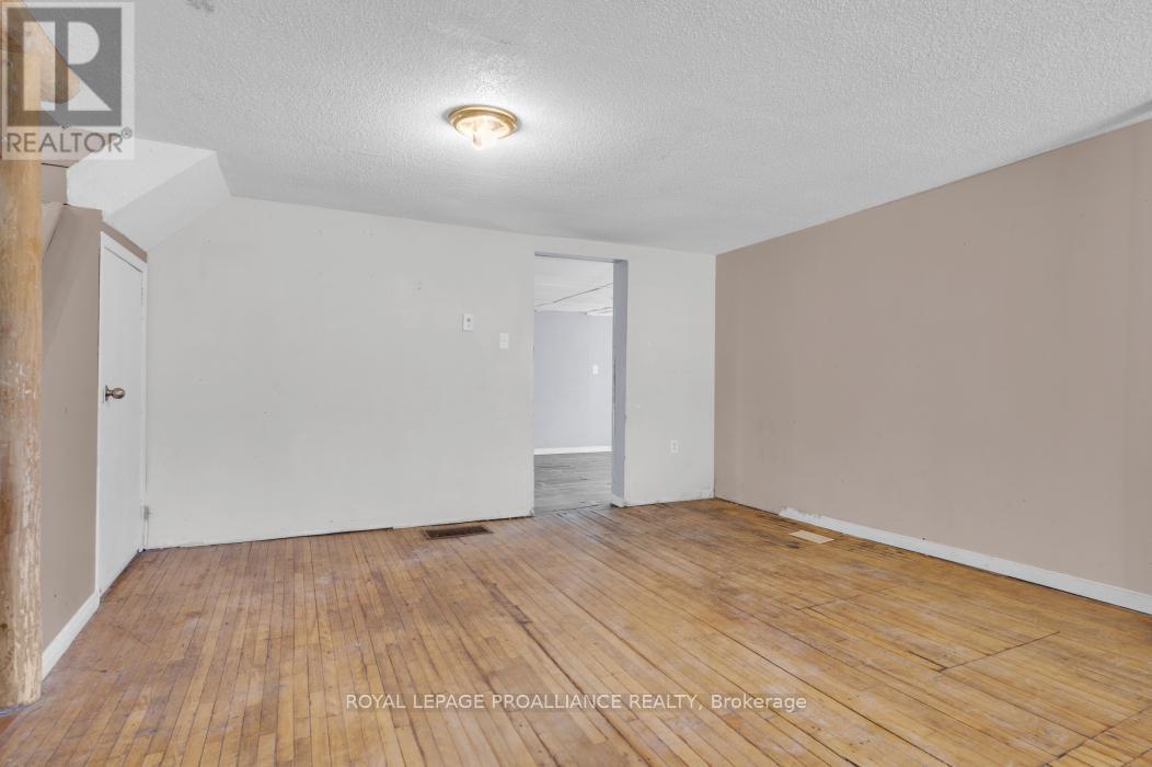 16 Glastonbury Road, Addington Highlands, Ontario  K0H 2G0 - Photo 14 - X12388940