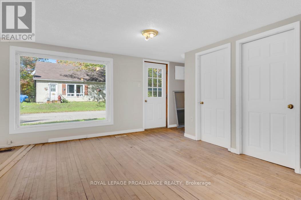 16 Glastonbury Road, Addington Highlands, Ontario  K0H 2G0 - Photo 12 - X12388940