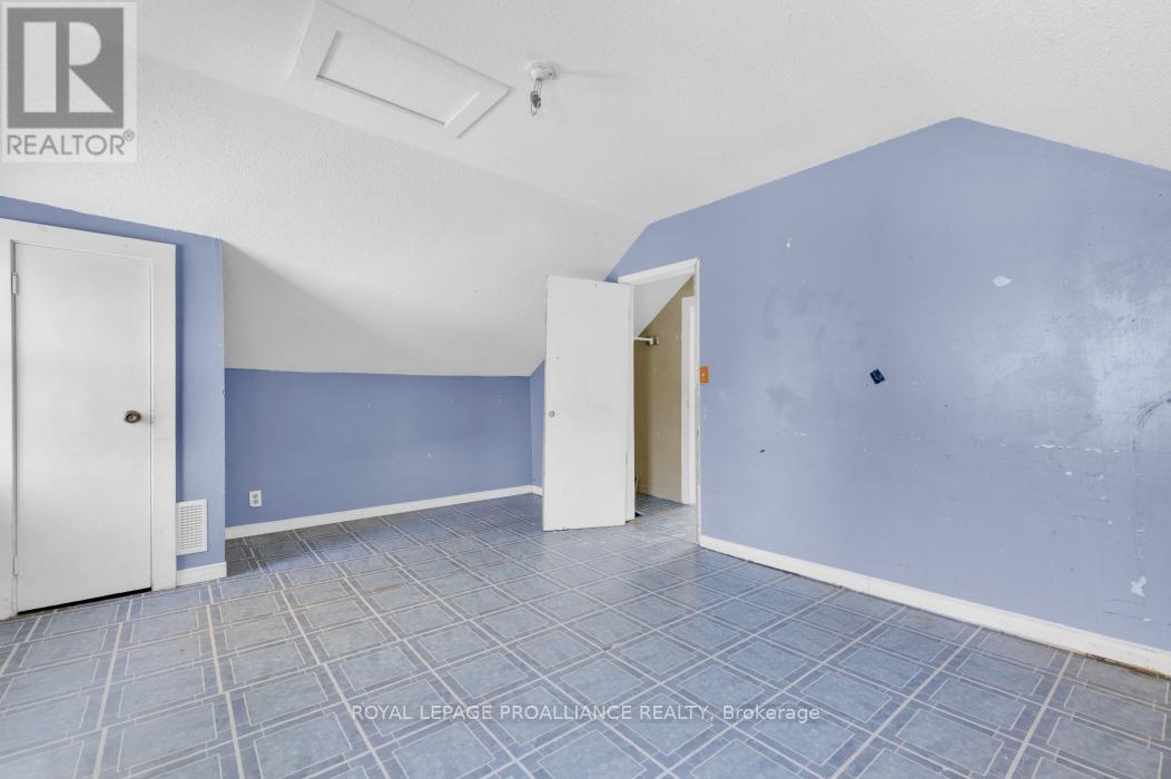16 Glastonbury Road, Addington Highlands, Ontario  K0H 2G0 - Photo 16 - X12388940