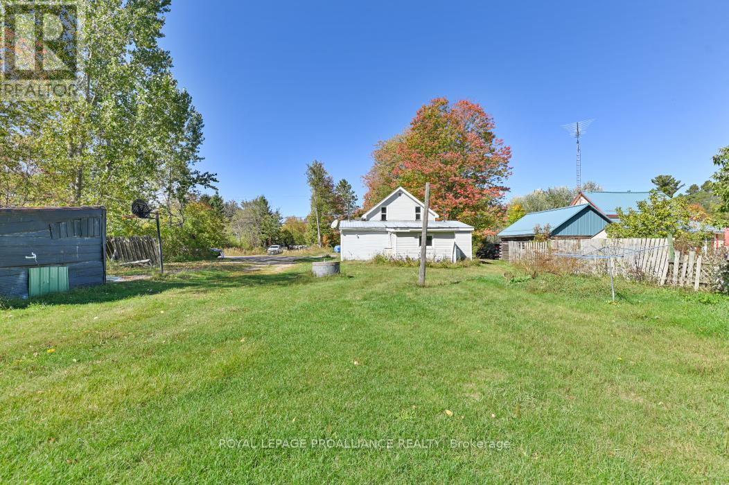16 Glastonbury Road, Addington Highlands, Ontario  K0H 2G0 - Photo 22 - X12388940