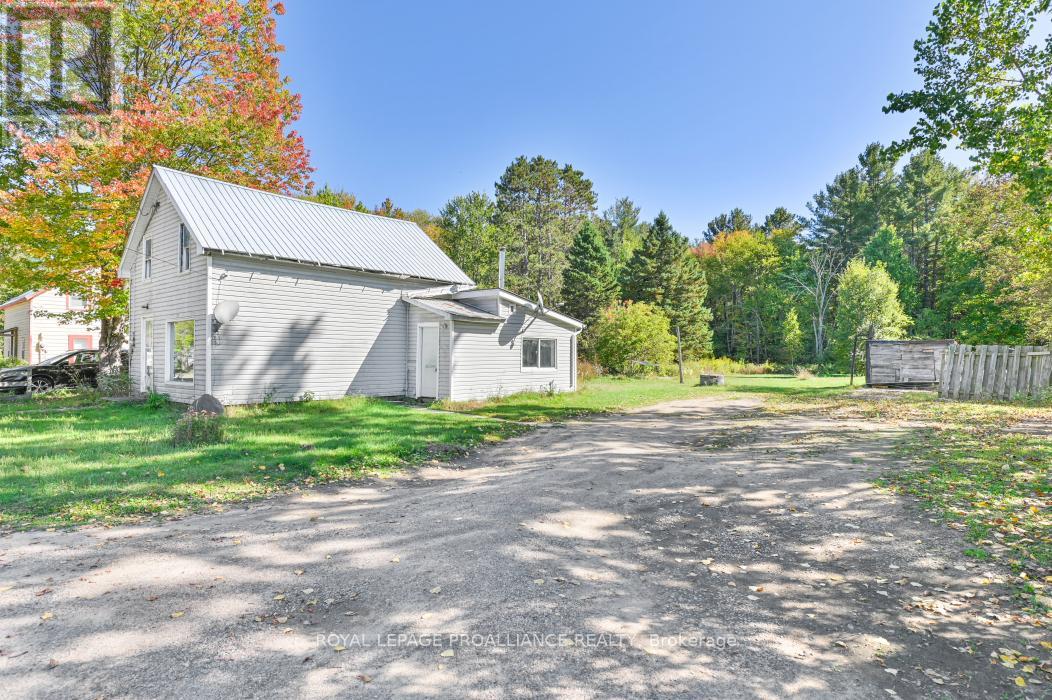 16 Glastonbury Road, Addington Highlands, Ontario  K0H 2G0 - Photo 26 - X12388940