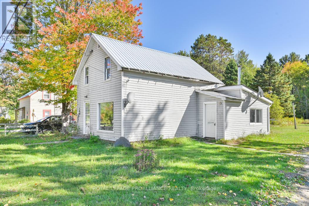 16 Glastonbury Road, Addington Highlands, Ontario  K0H 2G0 - Photo 28 - X12388940