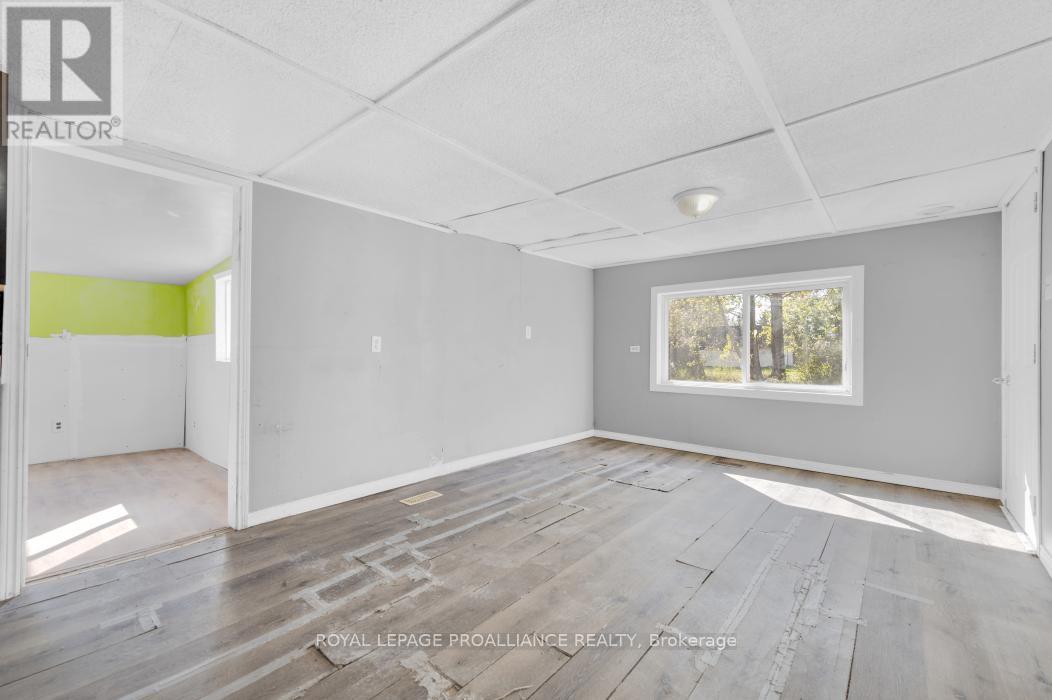 16 Glastonbury Road, Addington Highlands, Ontario  K0H 2G0 - Photo 5 - X12388940