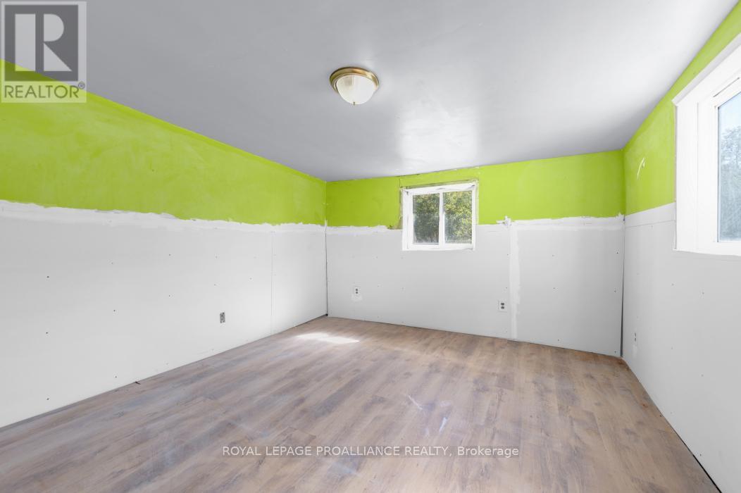16 Glastonbury Road, Addington Highlands, Ontario  K0H 2G0 - Photo 9 - X12388940