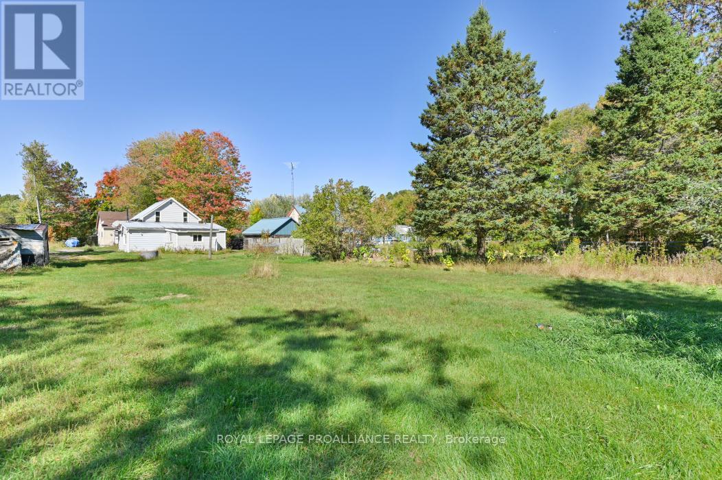 16 Glastonbury Road, Addington Highlands, Ontario  K0H 2G0 - Photo 25 - X12388940