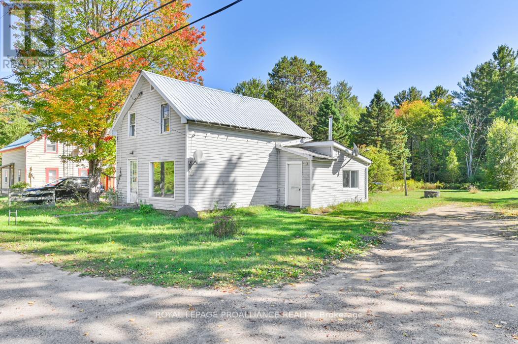 16 Glastonbury Road, Addington Highlands, Ontario  K0H 2G0 - Photo 27 - X12388940