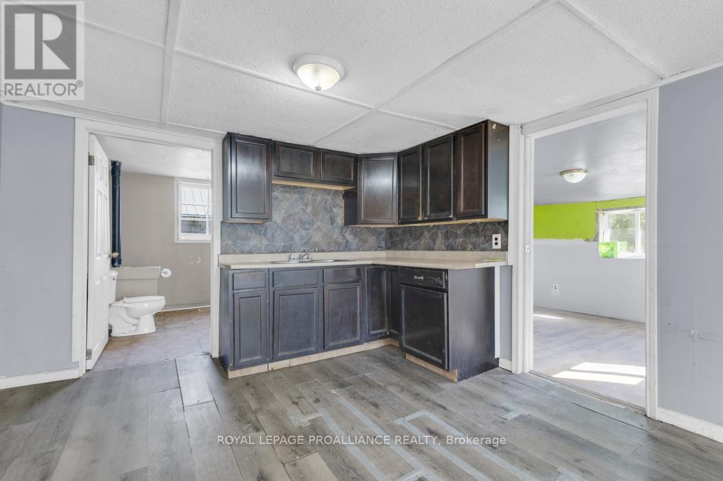 16 Glastonbury Road, Addington Highlands, Ontario  K0H 2G0 - Photo 6 - X12388940