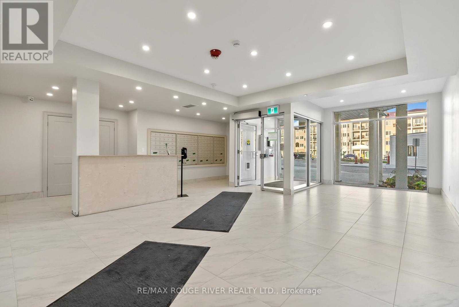 117 - 50 Lakebreeze Drive, Clarington, Ontario  L1B 0V9 - Photo 3 - E12431732