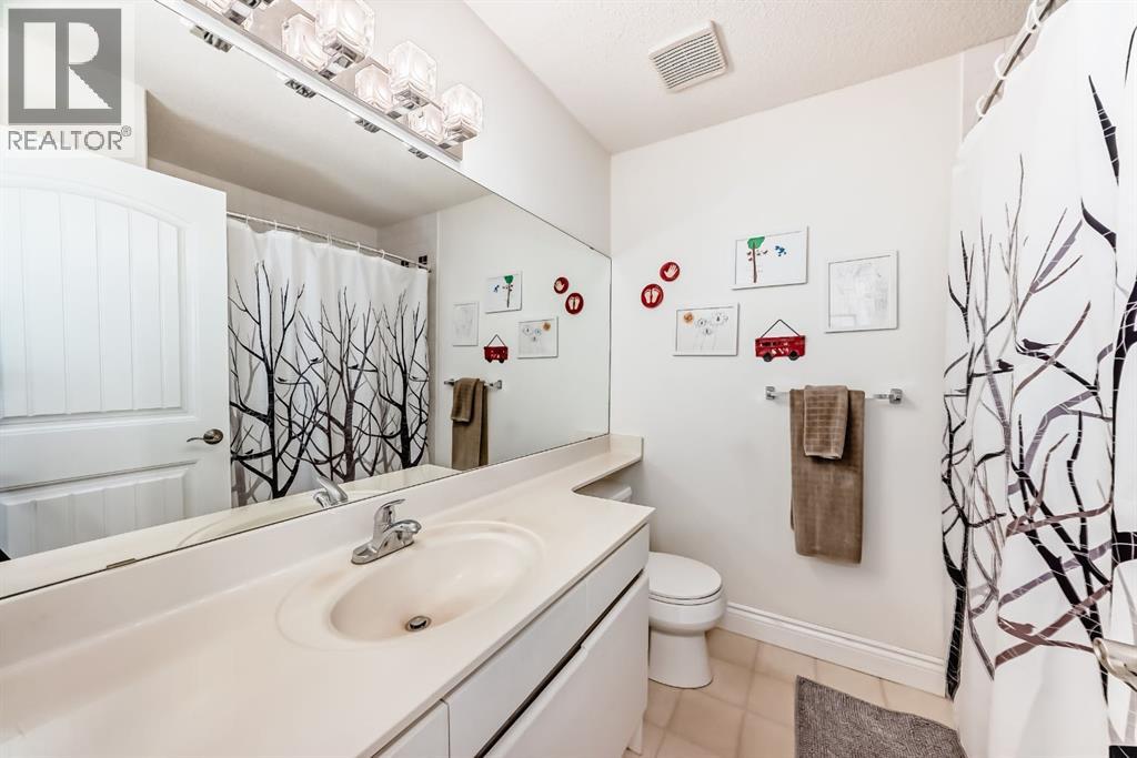 8 West Park Place, Cochrane, Alberta  T4C 1J7 - Photo 24 - A2243783