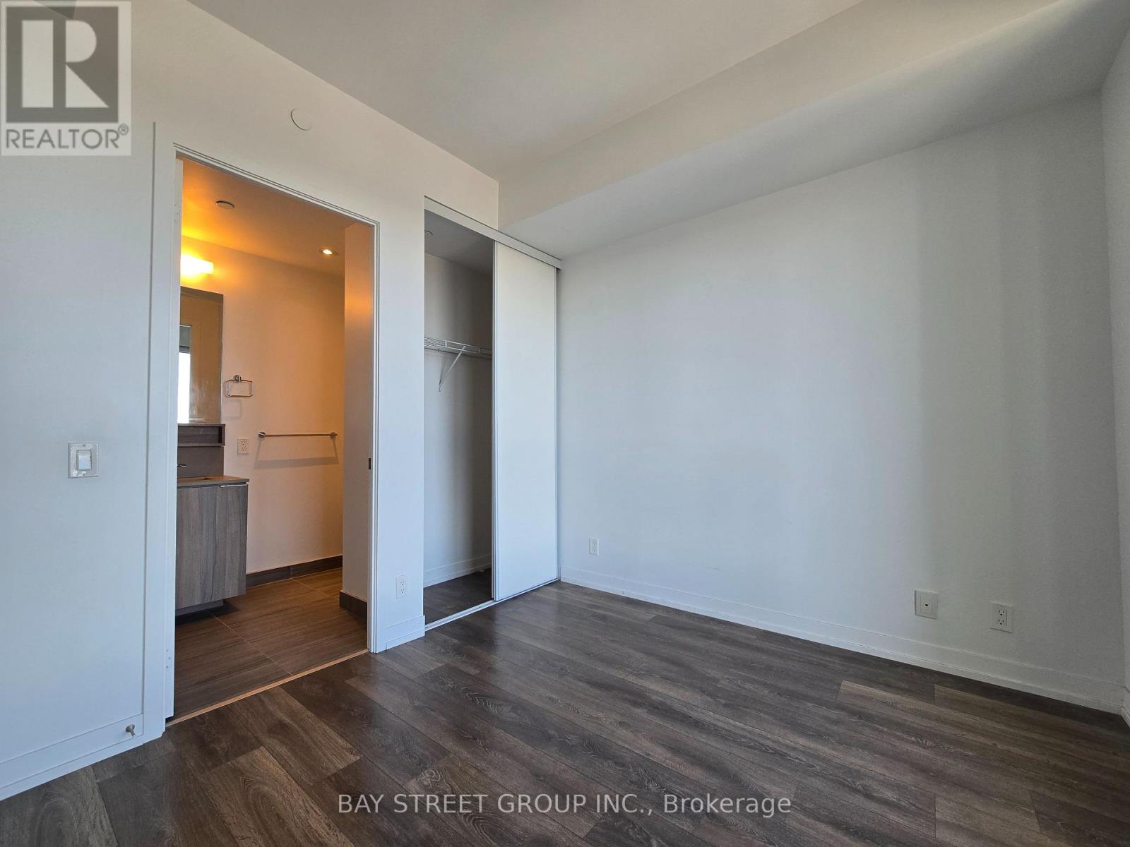 2708 - 950 Portage Parkway, Vaughan, Ontario  L4K 0J7 - Photo 12 - N12390053