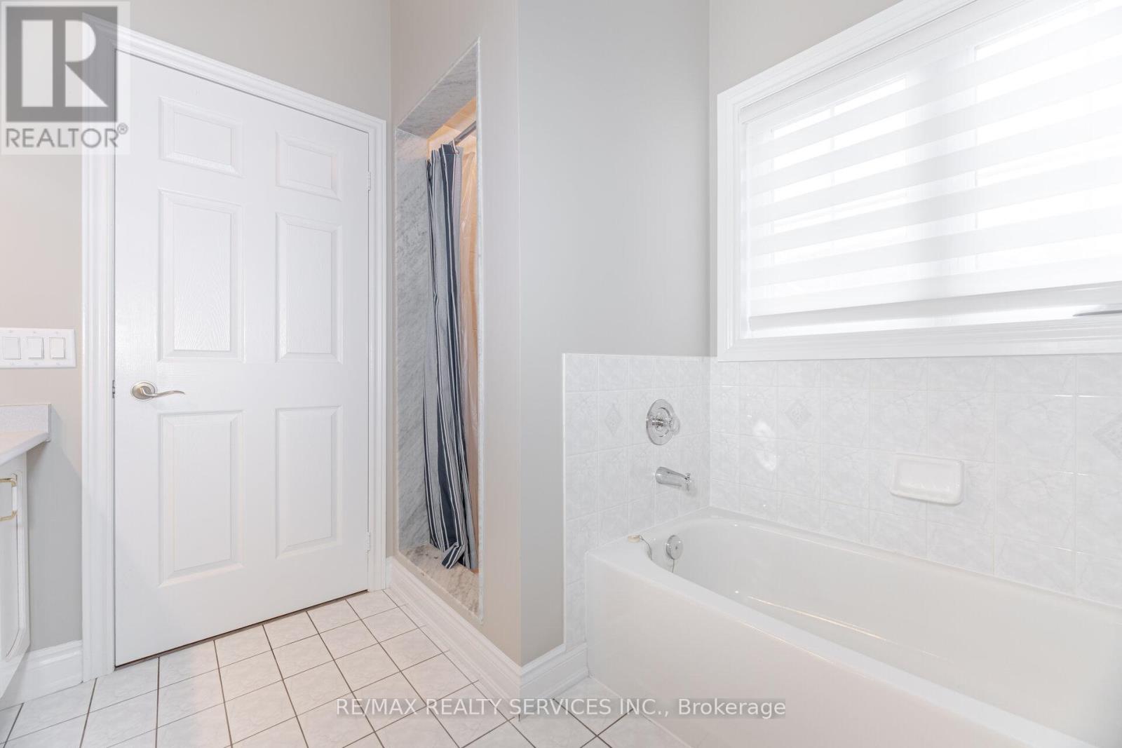 3 Tuscany Lane, Brampton, Ontario  L6R 1W5 - Photo 31 - W12431584