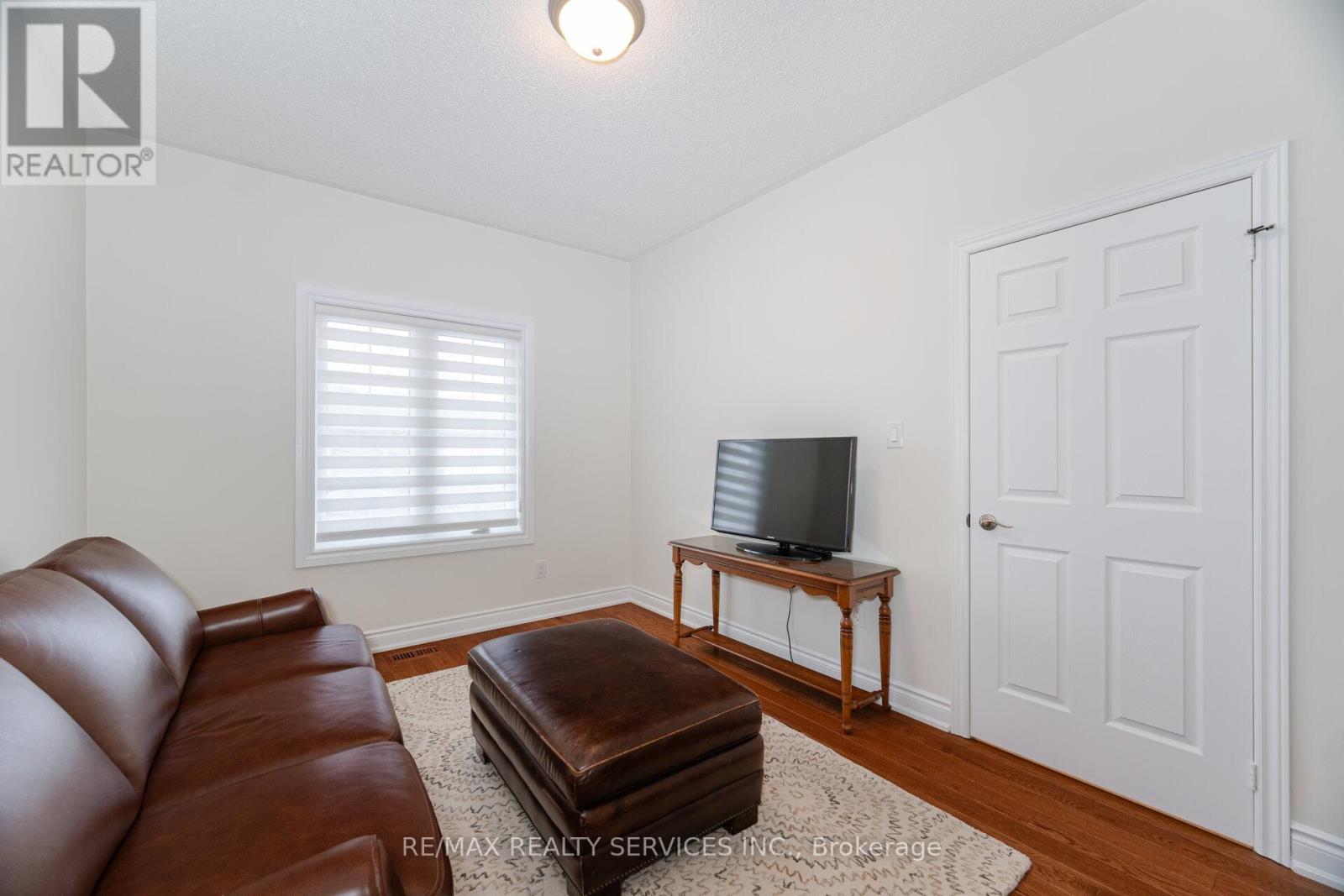 3 Tuscany Lane, Brampton, Ontario  L6R 1W5 - Photo 6 - W12431584